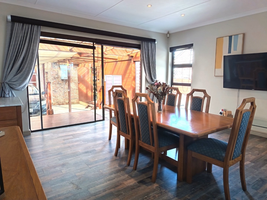 4 Bedroom Property for Sale in Herolds Bay Western Cape